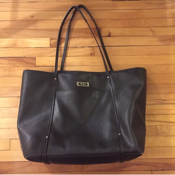 tumi sinclair q tote
